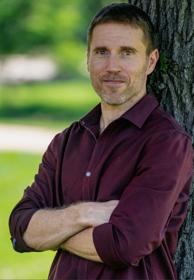 Ori Zimmels leaning against a tree